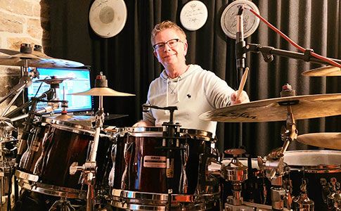 Jörg am Drum Set